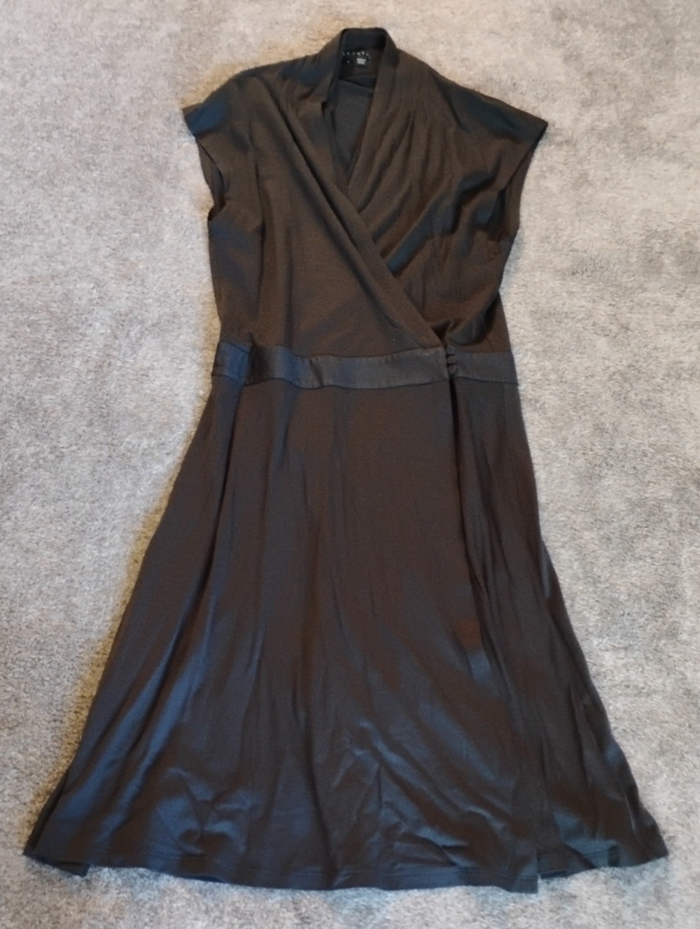 Theory Lynell Curve Wool Wrap Dress Button Trim - Picture 1 of 8